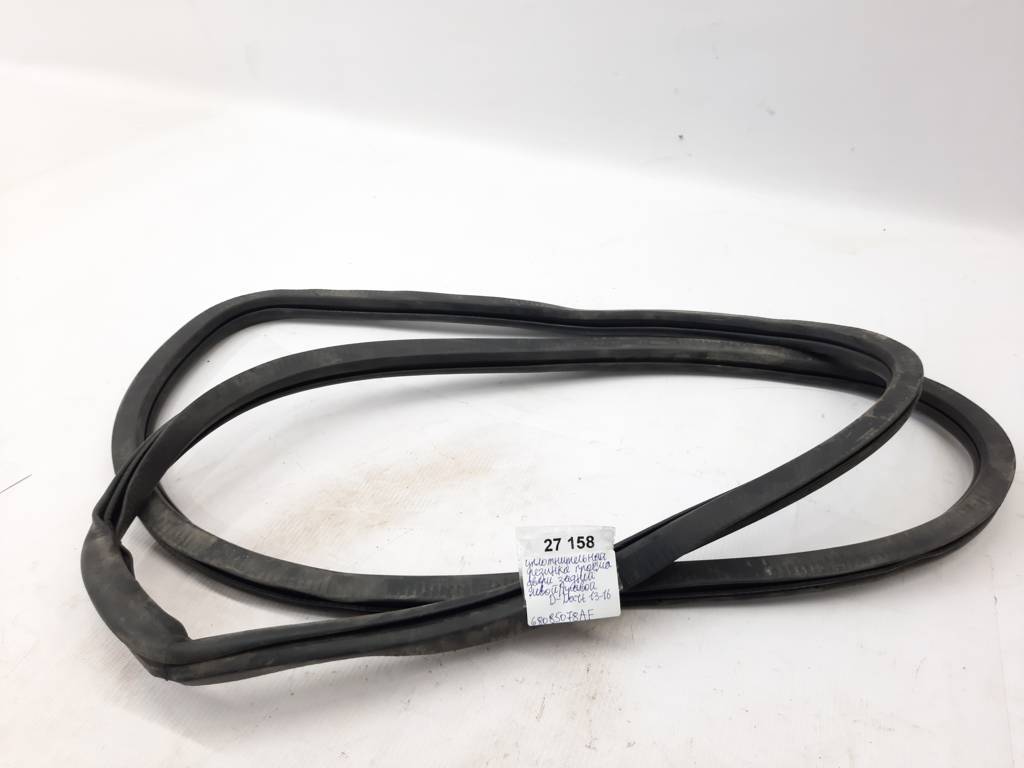 Dart Ущільнювальна гумка отвору дверей задньої лівої/правої Dodge Dart 2013-2019 68085078AF Dodge Dart 26