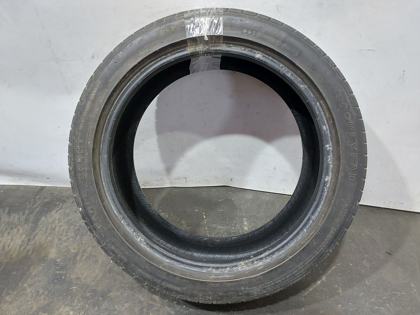 Гума Goodyear Eagle Sport (6mm) 215/45R17 Всесезонна 1 Гума Goodyear Eagle Sport (6mm) 215/45R17 Всесезонна 1