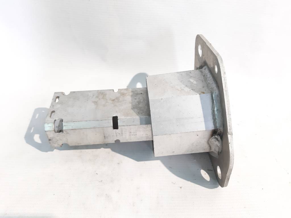 Dart Кронштейн усилителя переднего правый Dodge Dart 2013-2019 68187810AA Dodge Dart 16