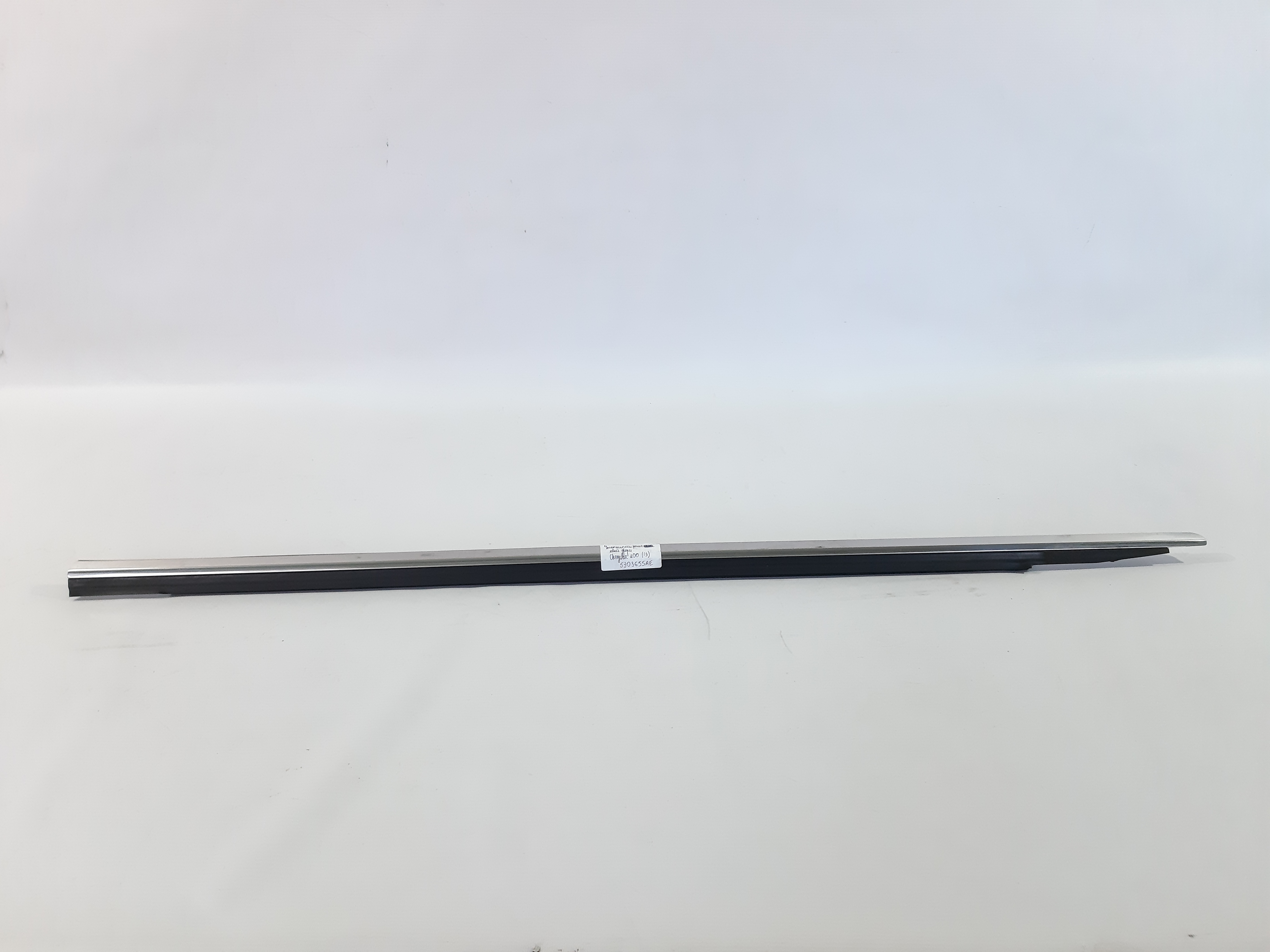 200. Молдинг (ущільнювач) скла дверей передньої лівої Chrysler 200 2013 5303655AE Chrysler 200