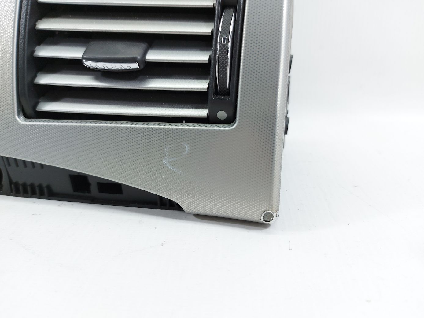 Xf Молдинг торпеди центральний правий Jaguar XF 2012-2015 C2Z13546 Jaguar XF 2 Xf Молдинг торпеди центральний правий Jaguar XF 2012-2015 C2Z13546 Jaguar XF 2