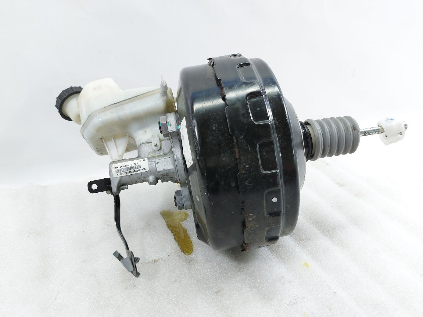 Regal Головний гальмівний циліндр Buick Regal 2016 84073180 Buick Regal 5