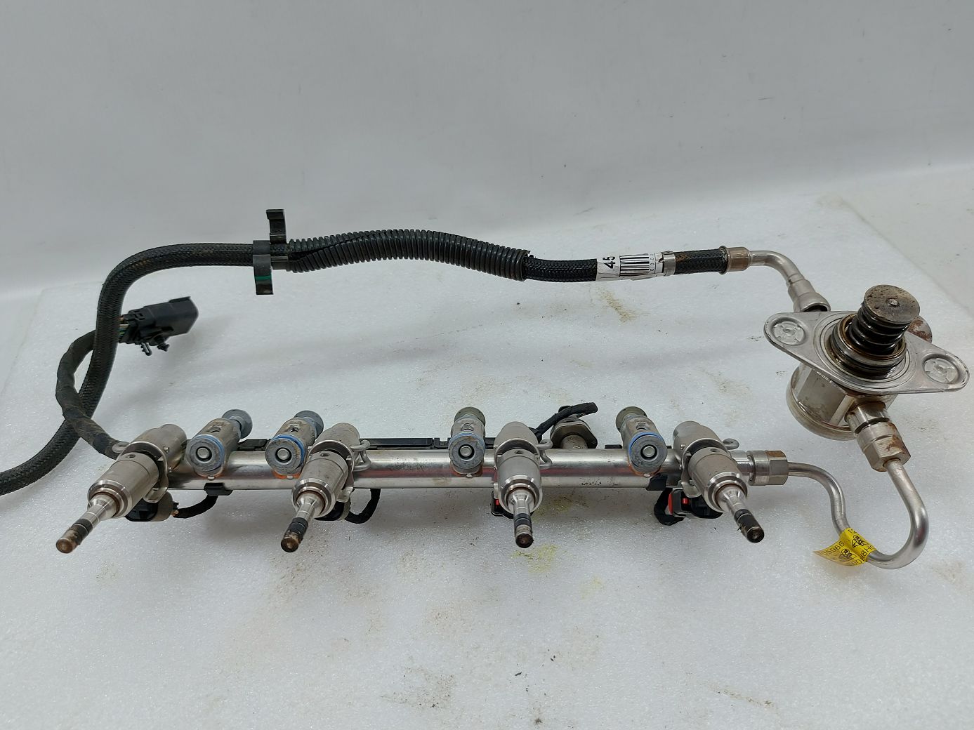 Malibu Паливна рампа Chevrolet Malibu 2013-2014 12627090 Chevrolet Malibu 3