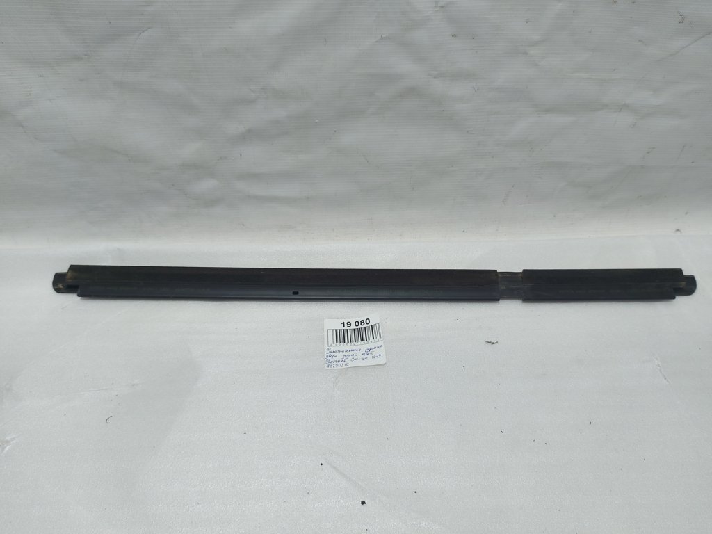 Cruze Ущільнювальна гумка дверей задньої лівої Chevrolet Cruze 2016-2019 84220315 Chevrolet Cruze 7