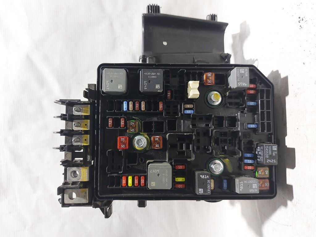 Cruze Блок запобіжників під капотом Chevrolet Cruze 2016-2019 39023243 Chevrolet Cruze 8