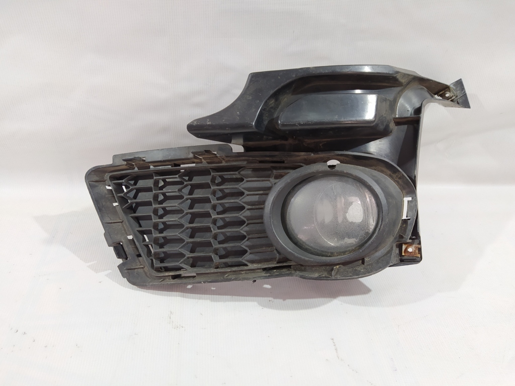 X3. Фара протитуманна права з кріпленням BMW X3 2006-2010 89206261 BMW X3