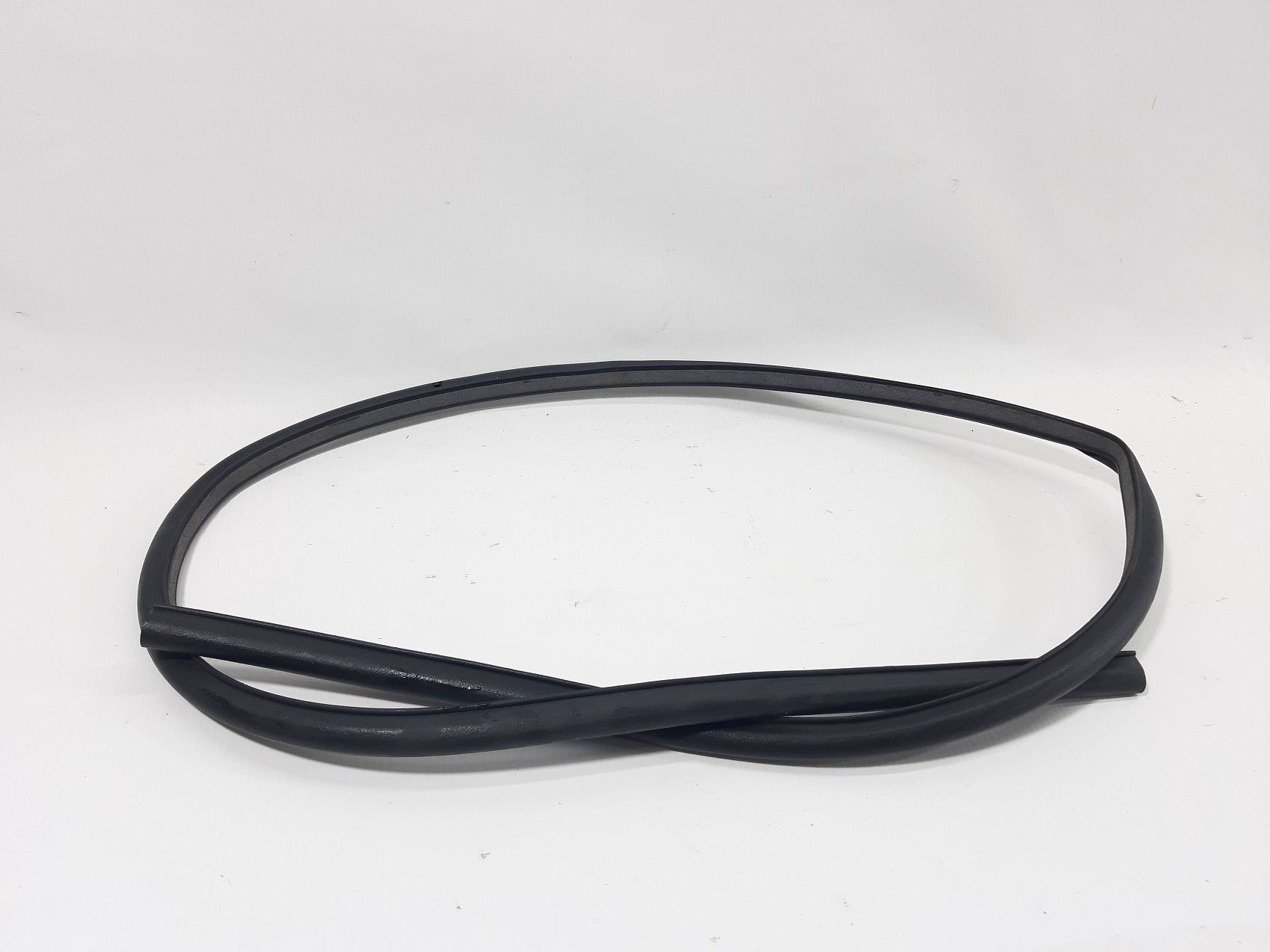 Model 3. Ущільнювач двері передньої правої Tesla Model 3 2020-2023 109049400D Tesla Model 3