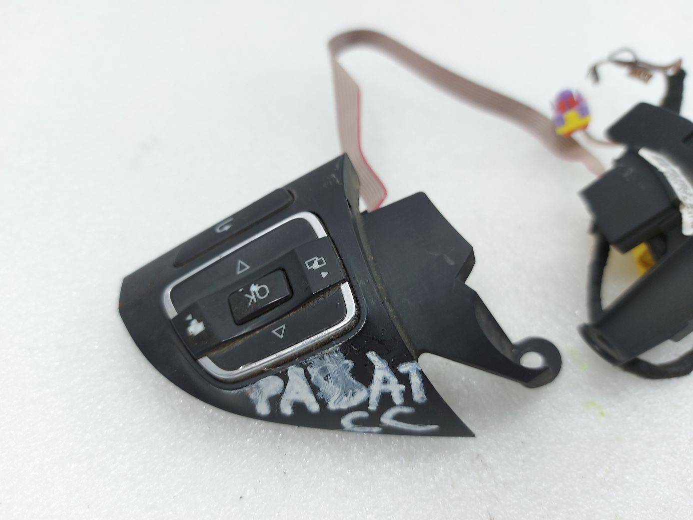 Passat cc Кнопки кермового колеса (к-кт) Volkswagen Passat CC 2010-2017 5K0998537B Volkswagen Passat CC 3