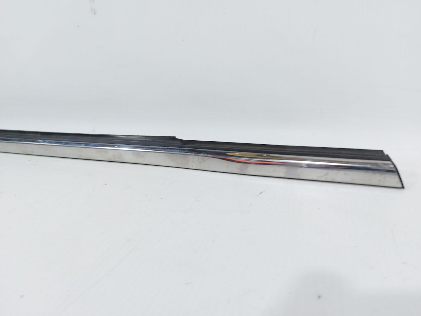 Altima Ущільнювальна гумка скла передньої лівої (хром) Nissan Altima 2013-2018 808213TA0A Nissan Altima 2