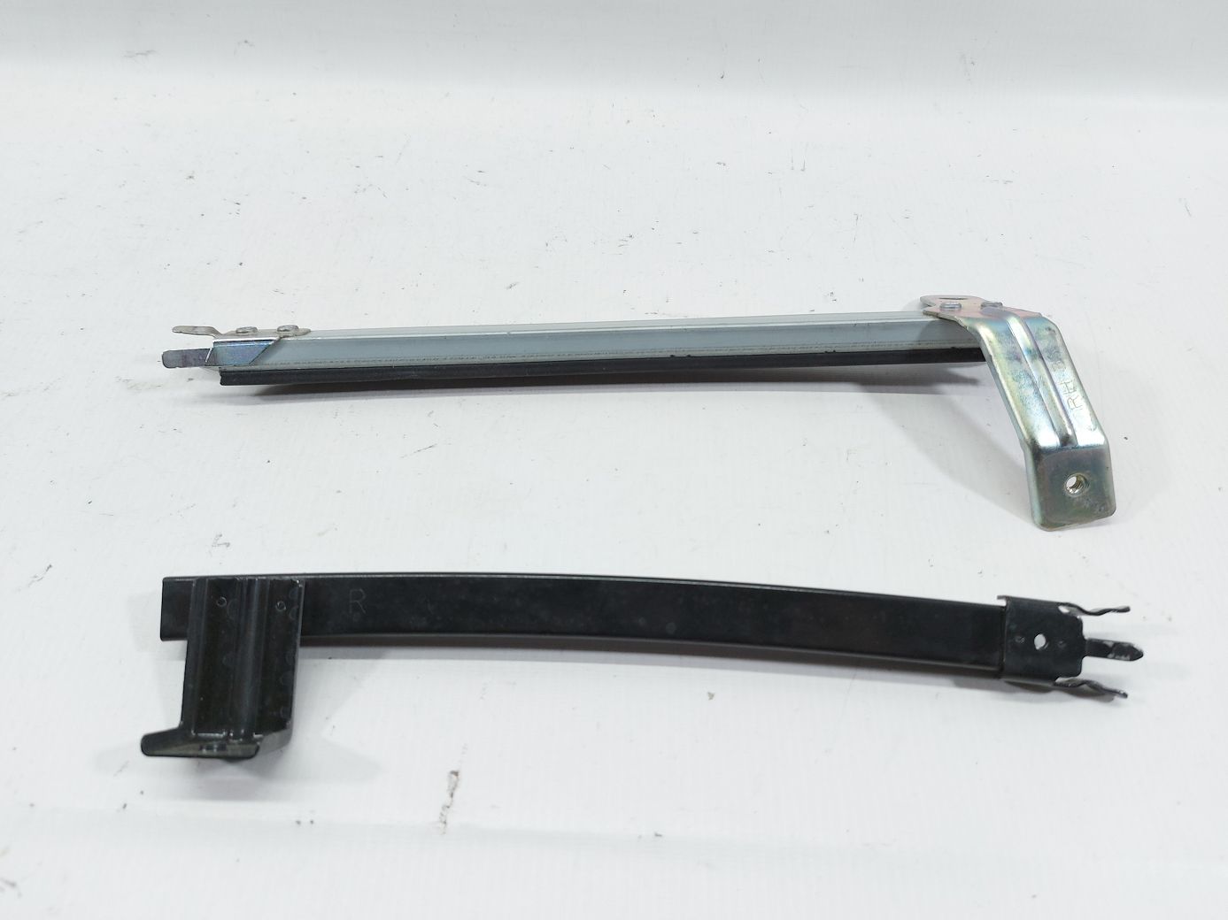 Sentra Направляющая стекла двери передней правой (салазка) Nissan Sentra 2013-2019 802143SG0B Nissan Sentra 2