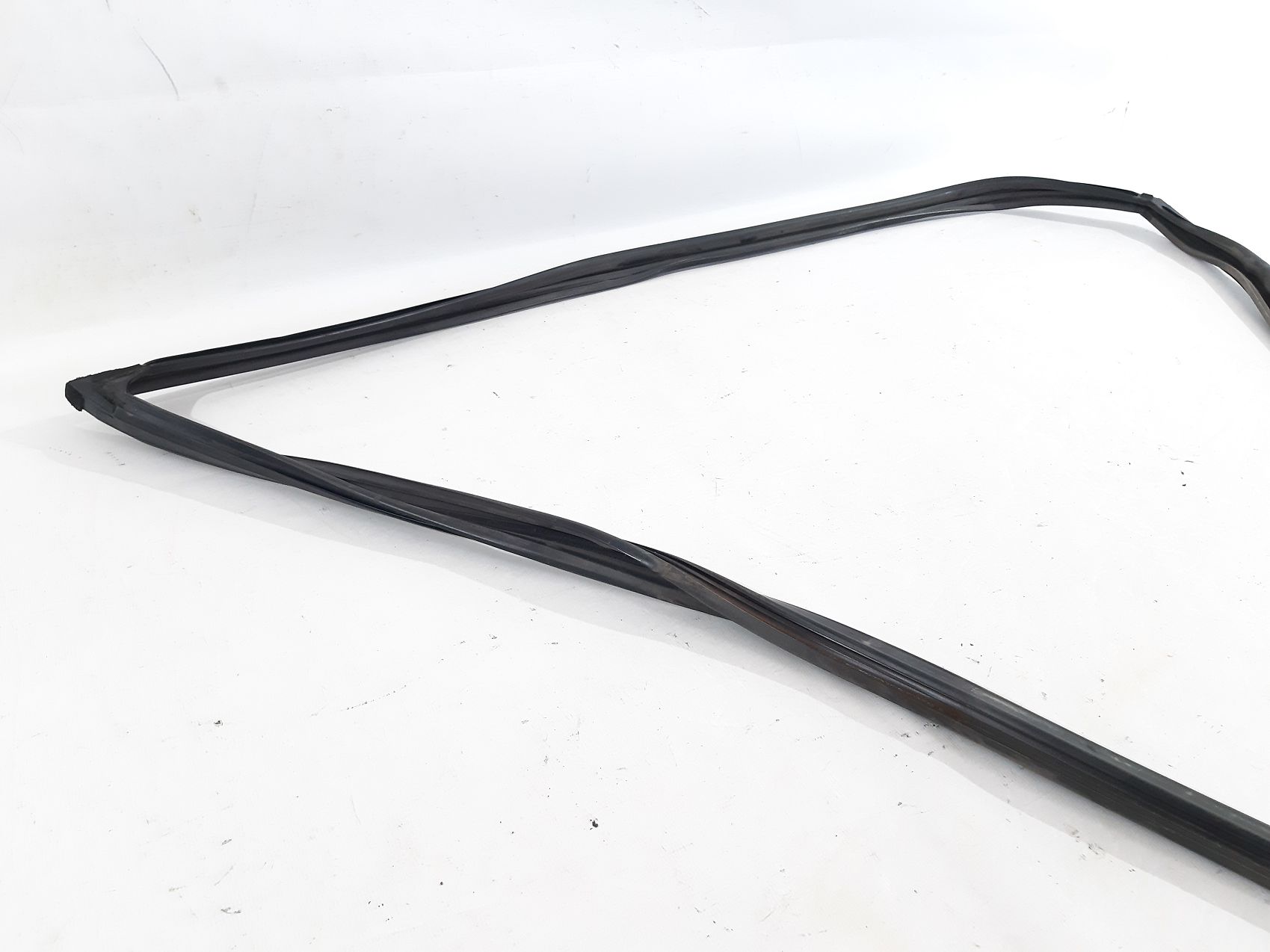 Avalon Уплотнитель стекла двери передней левой Toyota Avalon 2005-2018 68151AC031 Toyota Avalon 2