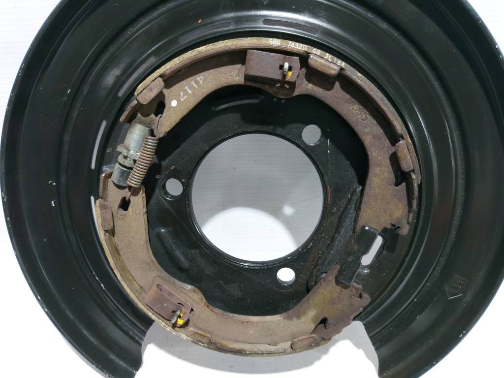 Ats Защита тормозного диска левого с колодками ручн. Cadillac ATS 2013-2019 23316746 Cadillac ATS 7