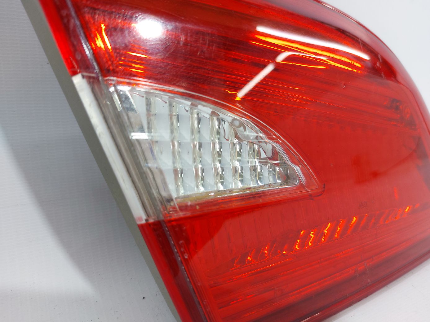 Sentra Ліхтар кришки багажника лівий Nissan Sentra 2016-2019 265553YU5A Nissan Sentra 5