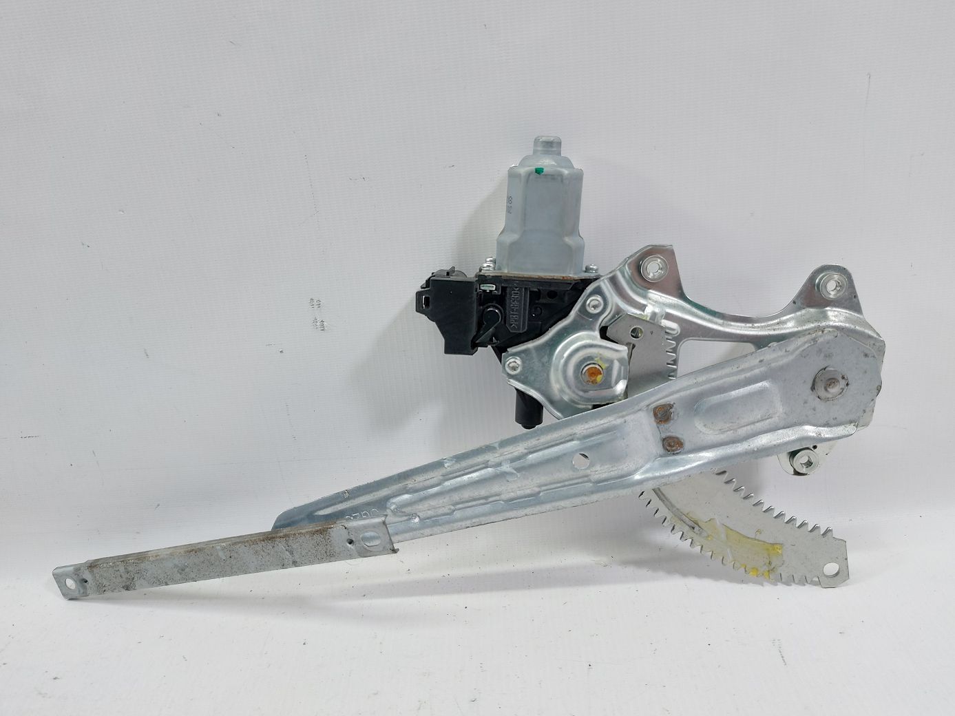 Juke Склопідйомник двері задньої правої Nissan Juke 2015-2017 827201KA1C Nissan Juke 3