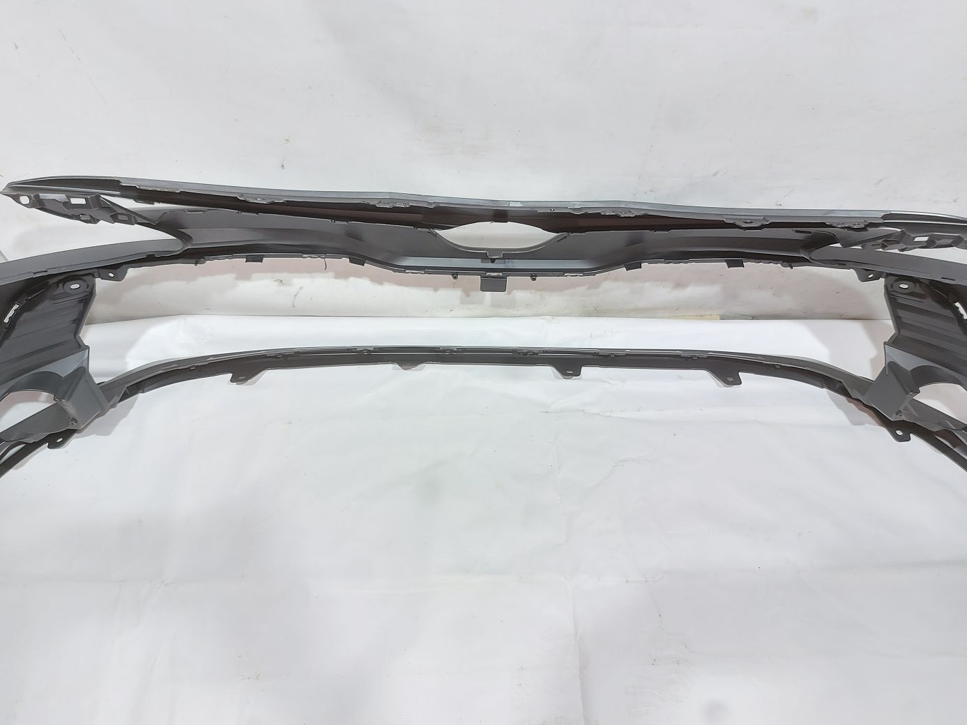 Передние бамперы Бампер передний (LE) Toyota Camry `18-20 Toyota Camry 10