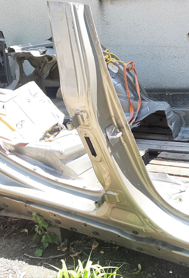 328i xdrive Стойка центральная правая (металл) BMW 328i xDrive 2006-2012 41217277332 BMW 328i xDrive 8