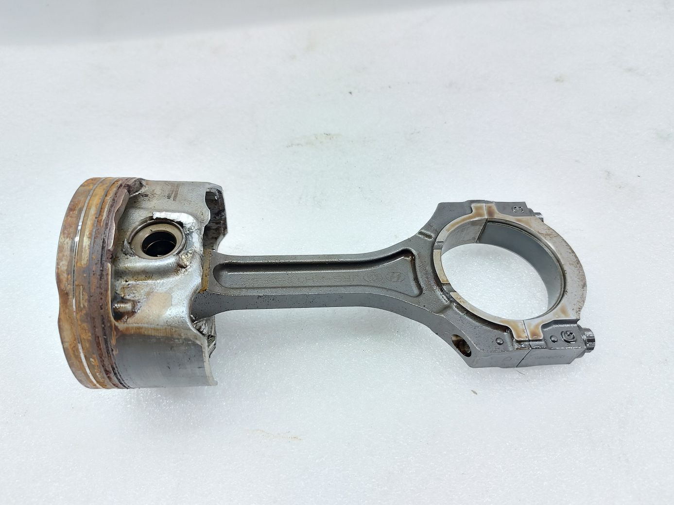 Товари з дефектами. Шатун із поршнем (поршня брак) Kia CADENZA 2014-2020 235103L100 Kia CADENZA