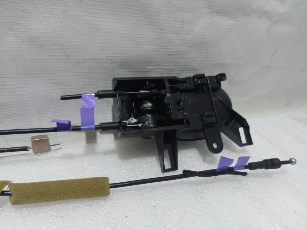 Versa Замок двері передньої правої Nissan Versa 2012-2019 805003BA0A Nissan Versa 4