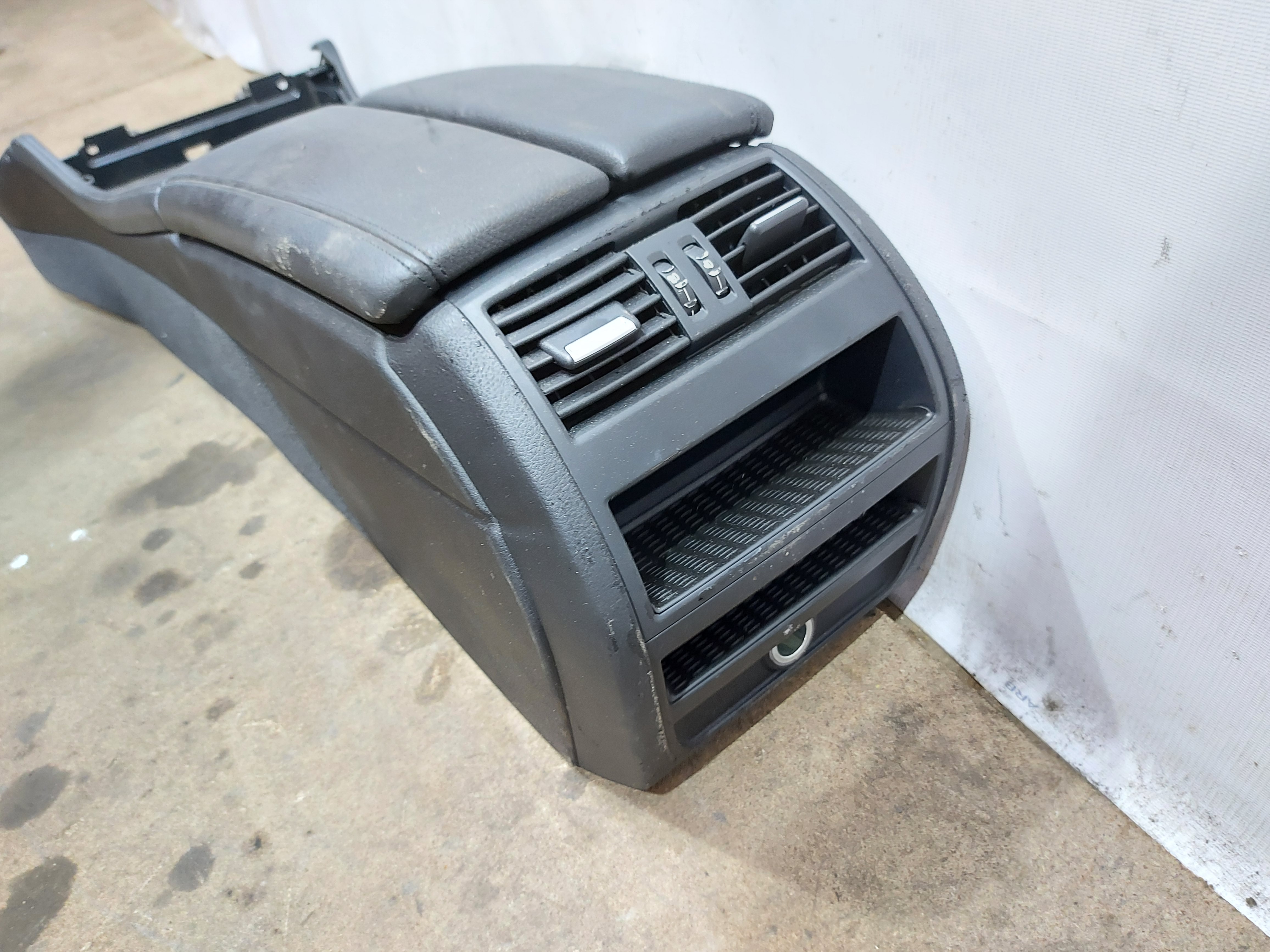5 series Консоль центральна BMW 5 series 2011 51169216814 BMW 5 series 5