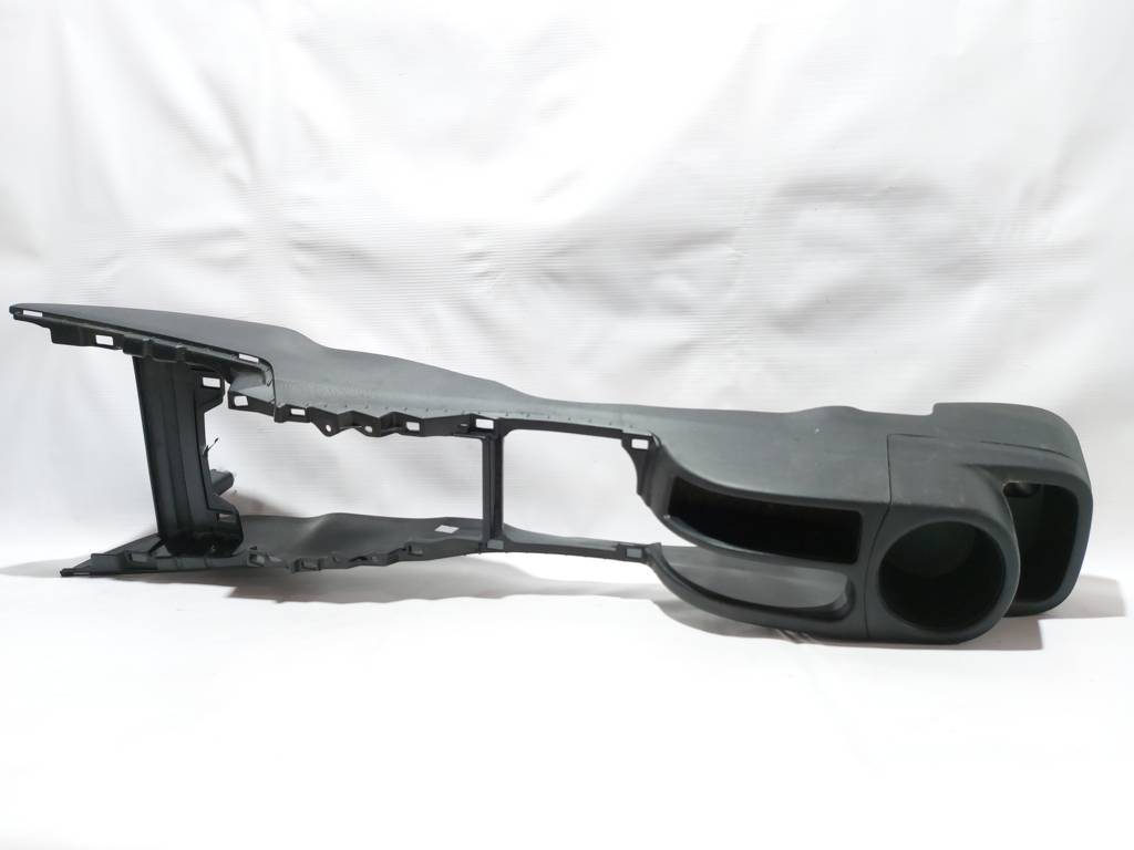 Prius c Консоль центральна Toyota Prius C 2012-2019 5891152211C0 Toyota Prius C 3