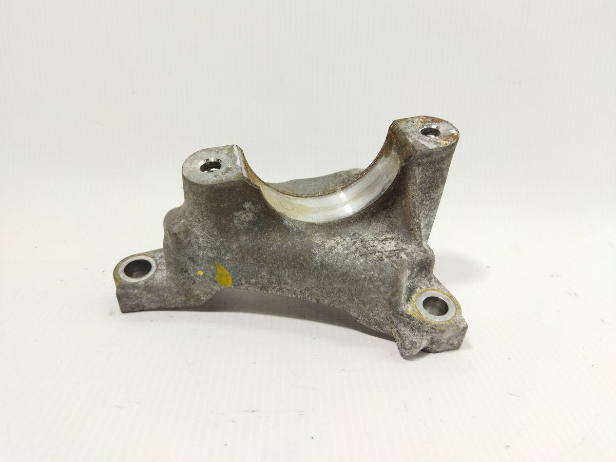 3 Кроштейн проміжного валу правий Mazda 3 2014-2018 G2A325740C Mazda 3 3 3 Кроштейн проміжного валу правий Mazda 3 2014-2018 G2A325740C Mazda 3 3