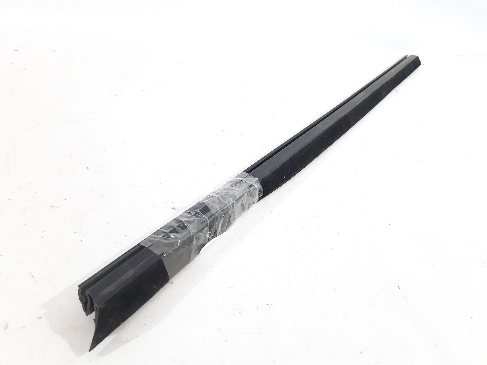 Compass Ущільнювач скла внутрішніх дверей передньої лівої Jeep Compass 2007-2017 5074655AD Jeep Compass 8