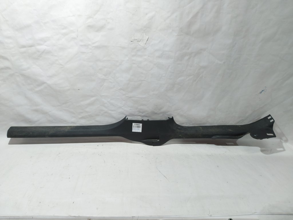 Passat s. Обшивка порога внутрішня права Volkswagen Passat S 2012-2019 561853372C82V Volkswagen Passat S