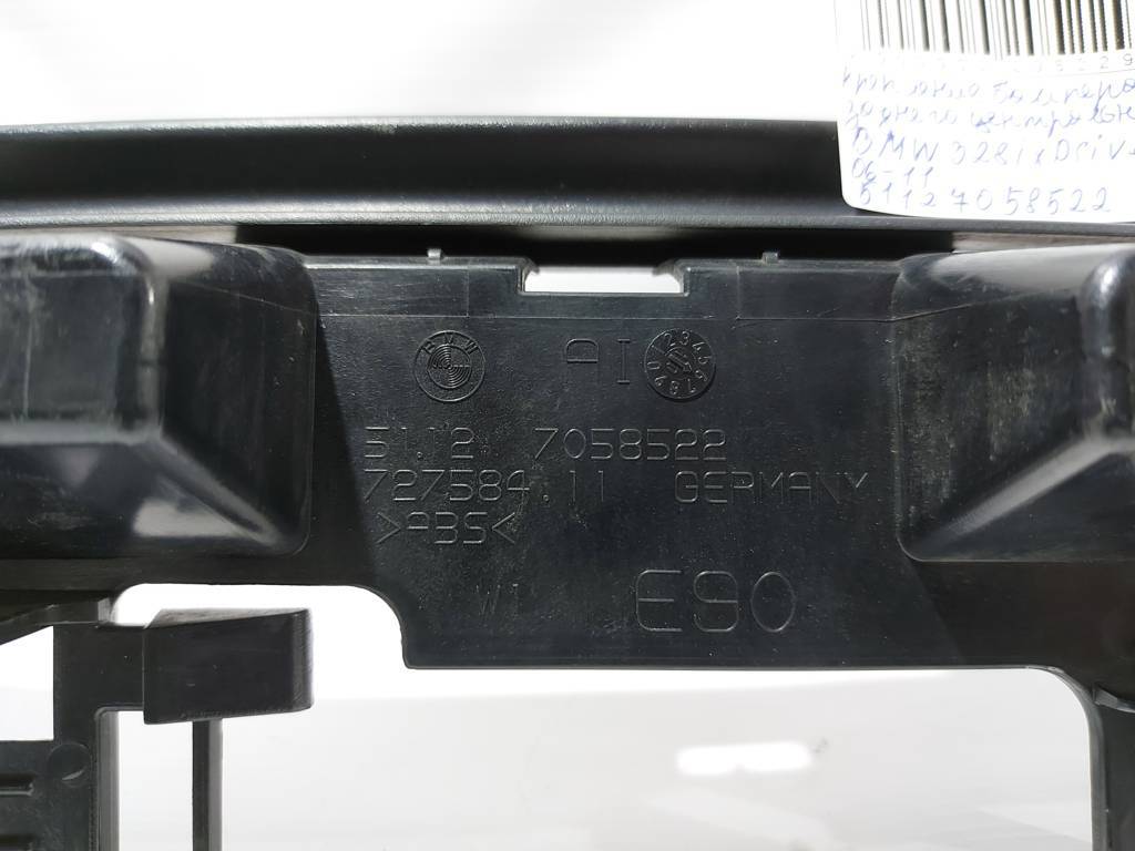 328i xdrive Кріплення заднього бампера центральне BMW 328i xDrive 2006-2011 51127058522 BMW 328i xDrive 2