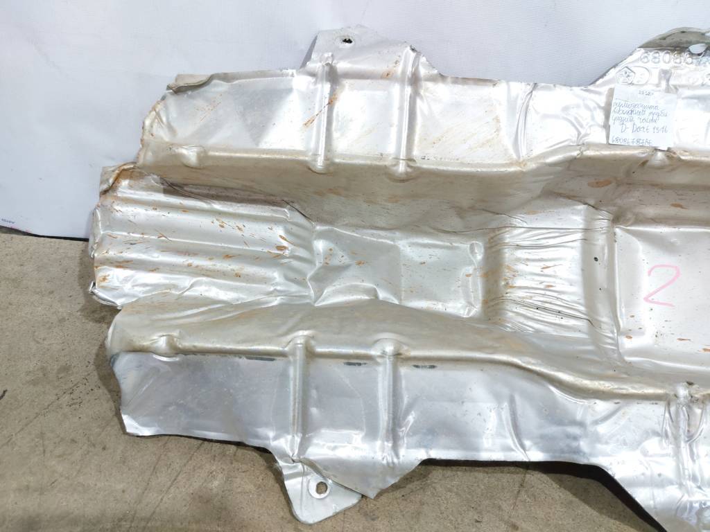 Dart Термозахист вихлопної труби середньої частини Dodge Dart 2013-2019 68086787AE Dodge Dart 9