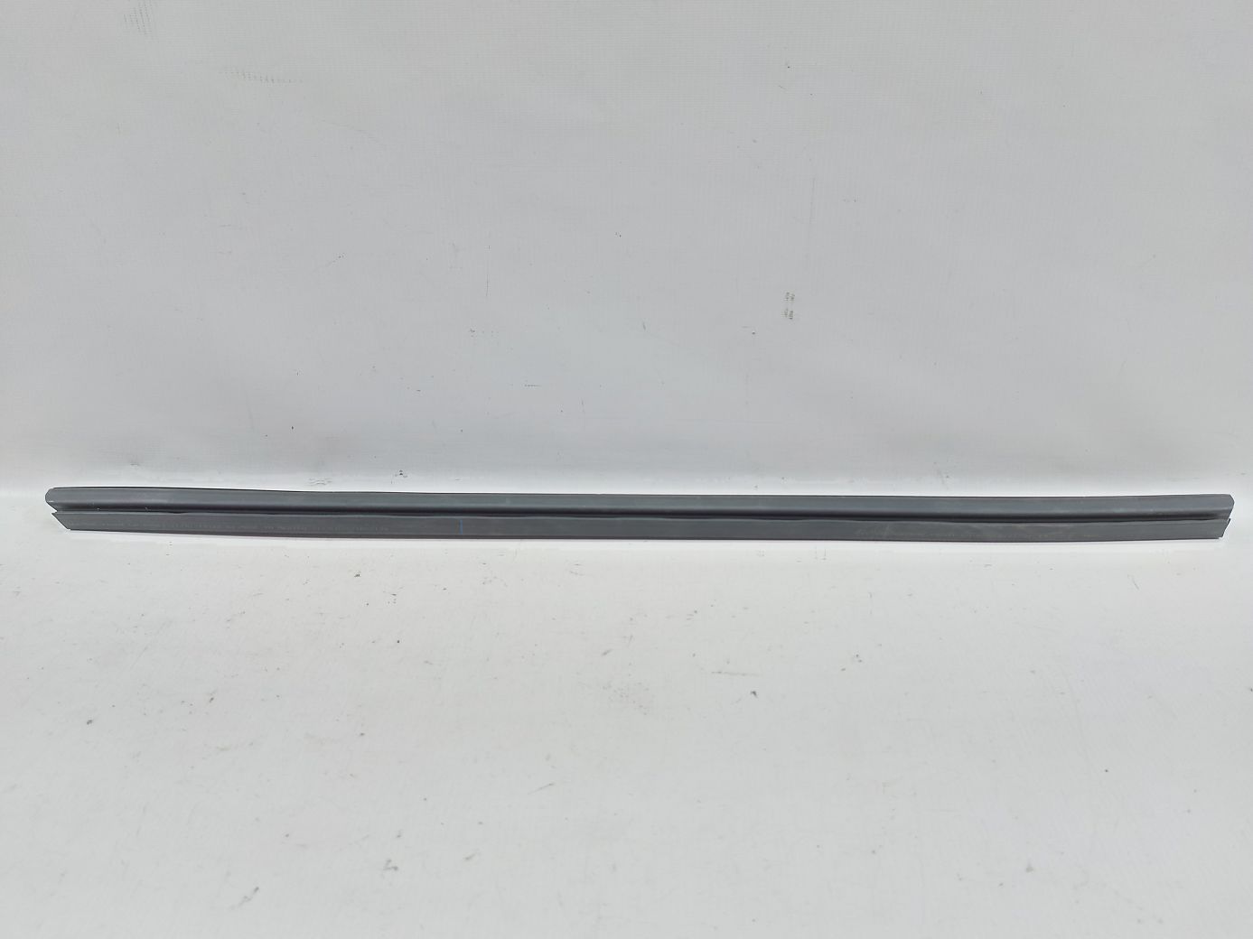 Journey. Уплотнительная резинка стекла передней левой внутренняя Dodge Journey 2009-2020 5076875AC Dodge Journey