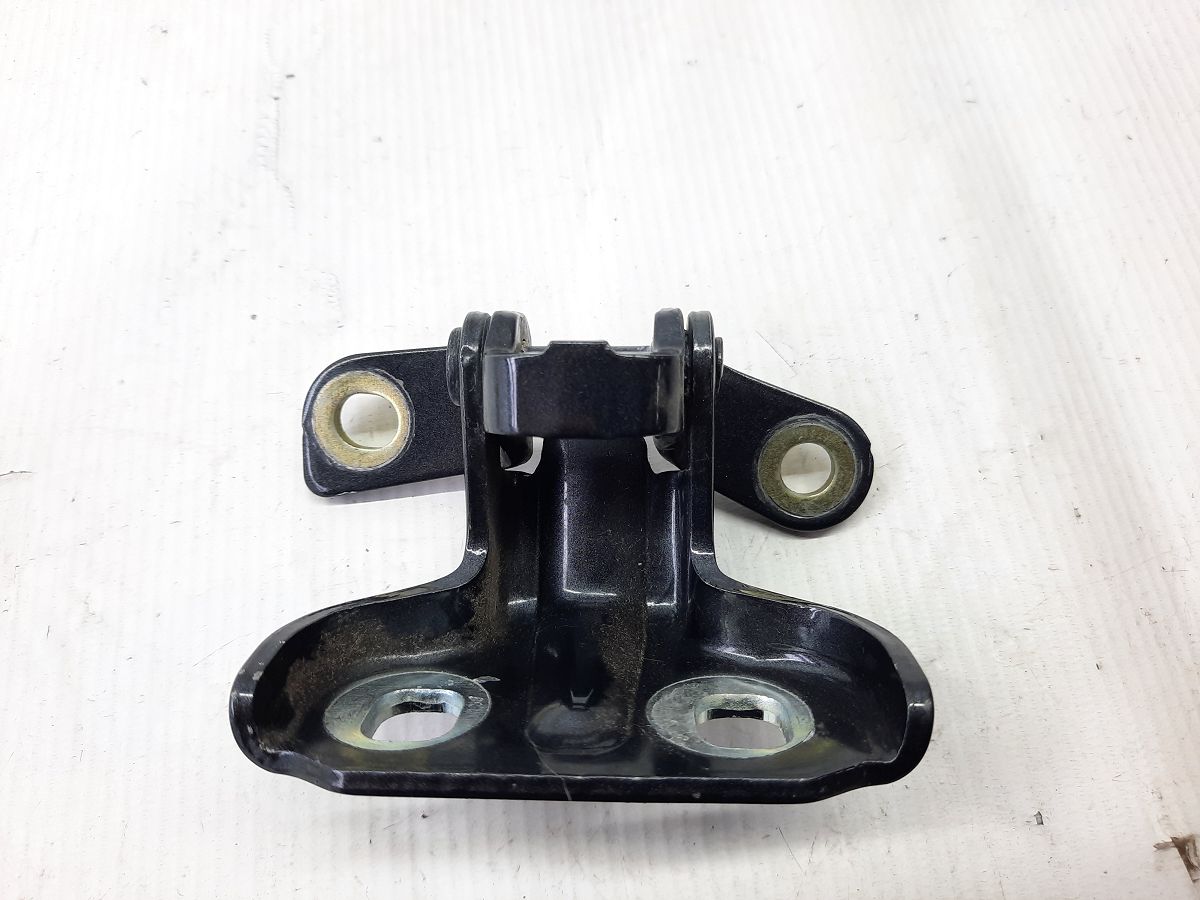 Trax Петля двери задней правой верхняя Chevrolet Trax 2015-2021 13501714 Chevrolet Trax 4