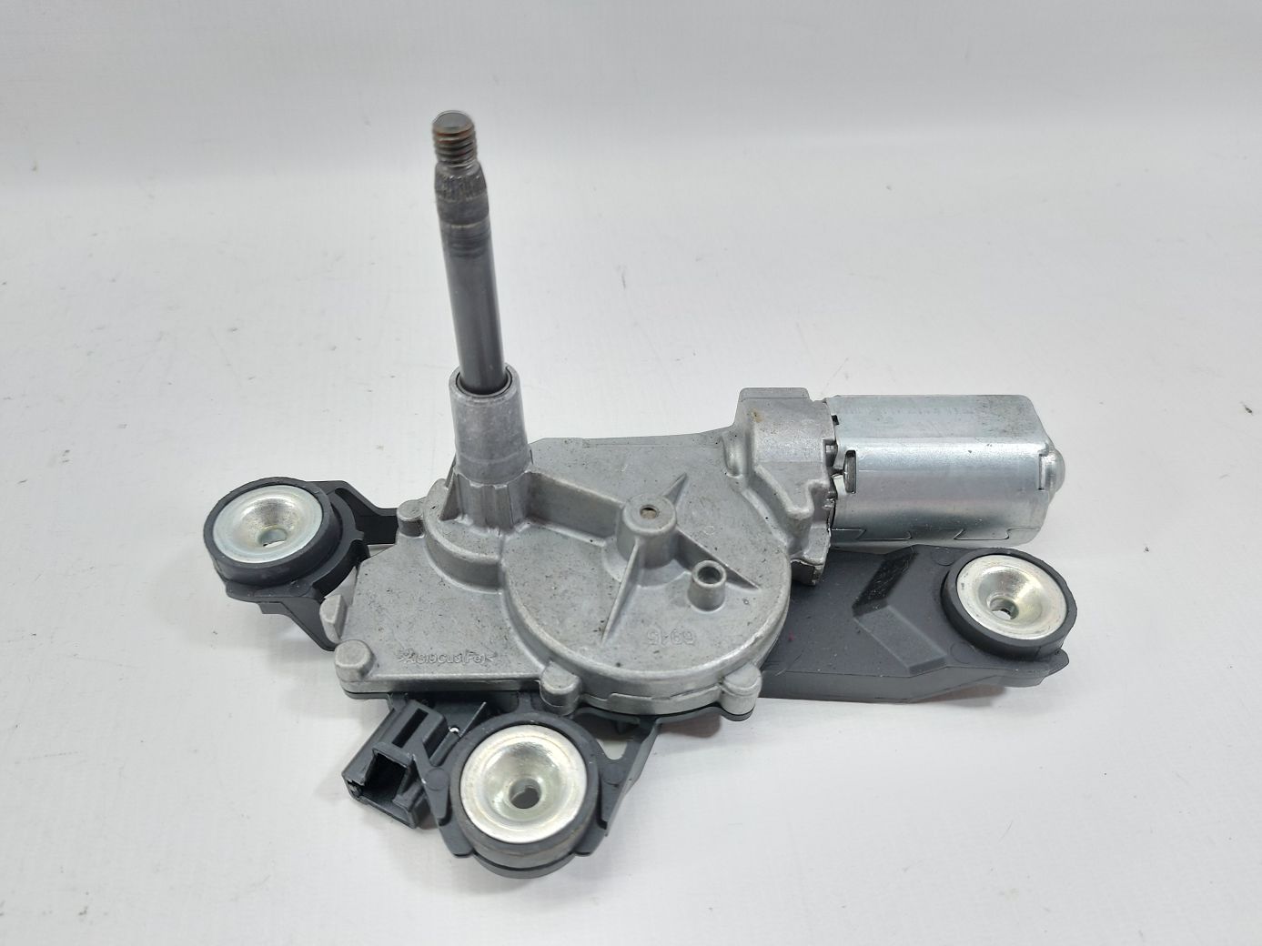 Focus. Моторчик склоочисника кришки багажника Ford Focus 2012-2018 F1FZ17508A Ford Focus Focus. Моторчик склоочисника кришки багажника Ford Focus 2012-2018 F1FZ17508A Ford Focus