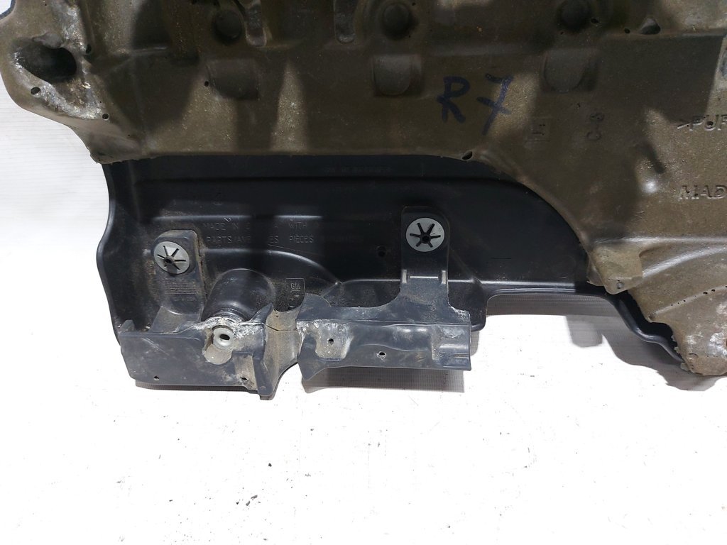 Cruze Крышка двигателя декоративная Chevrolet Cruze 2016-2021 12687759 Chevrolet Cruze 3 Cruze Крышка двигателя декоративная Chevrolet Cruze 2016-2021 12687759 Chevrolet Cruze 3