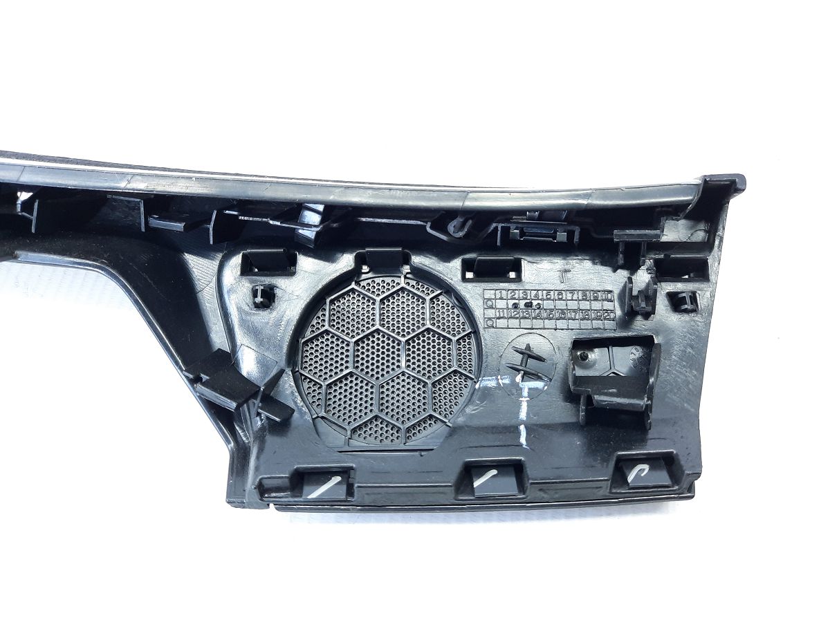 Passat s Накладка торпед під лобове скло Volkswagen Passat S 2012-2019 561857192B81U Volkswagen Passat S 12