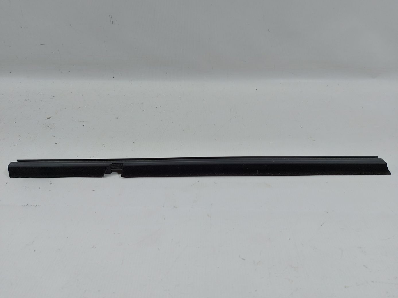 Compass Ущільнювальна гумка скла двері задньої лівої внутрішня Jeep Compass 2007-2017 5074659AD Jeep Compass 3