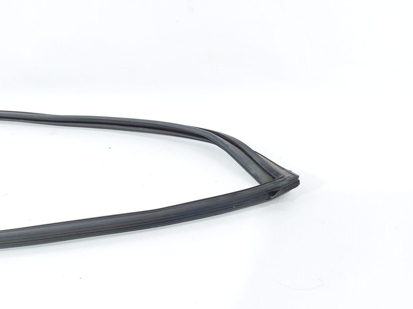 Accent Направляющая резинка стекла двери правой передней Hyundai Accent 2012-2017 825401R000 Hyundai Accent 2