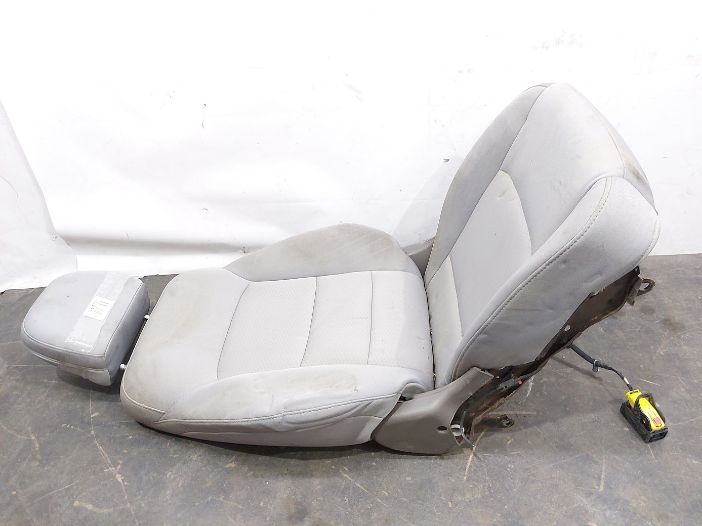 Malibu Сидіння водійське (ганчірка, попелясто-сірий) Chevrolet Malibu 2018 84232642 Chevrolet Malibu 4