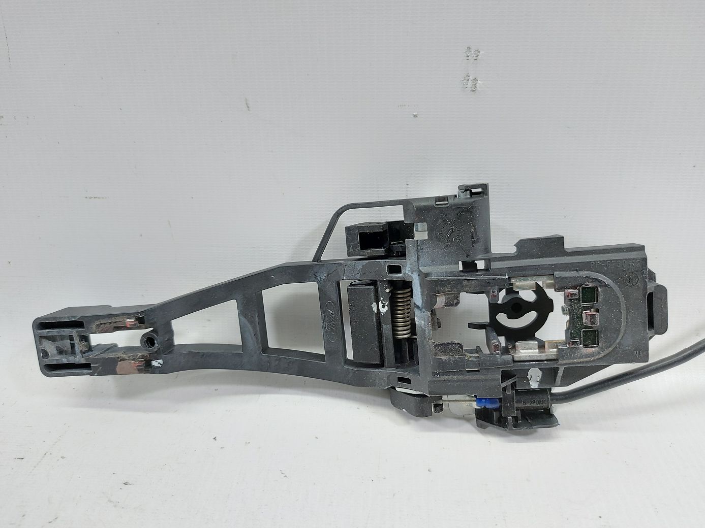 Focus Кронштейн ручки наружной двери задней правой Ford Focus 2012-2013 CV6Z5826684B Ford Focus 2