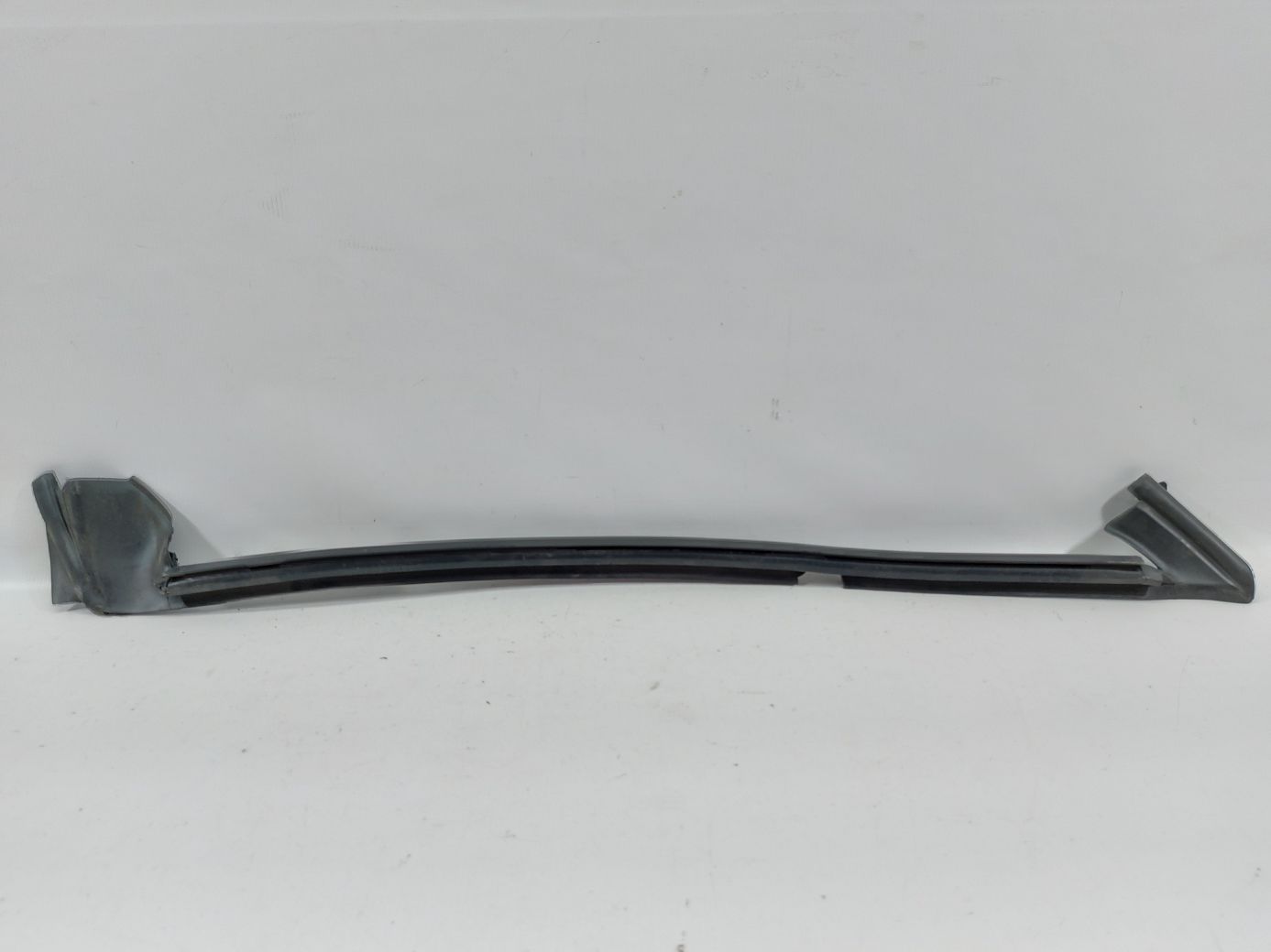 Passat cc. Ущільнювальна гумка скла двері задньої лівої внутрішня Volkswagen Passat CC 2009-2017 3C8839471C5AP Volkswagen Passat CC