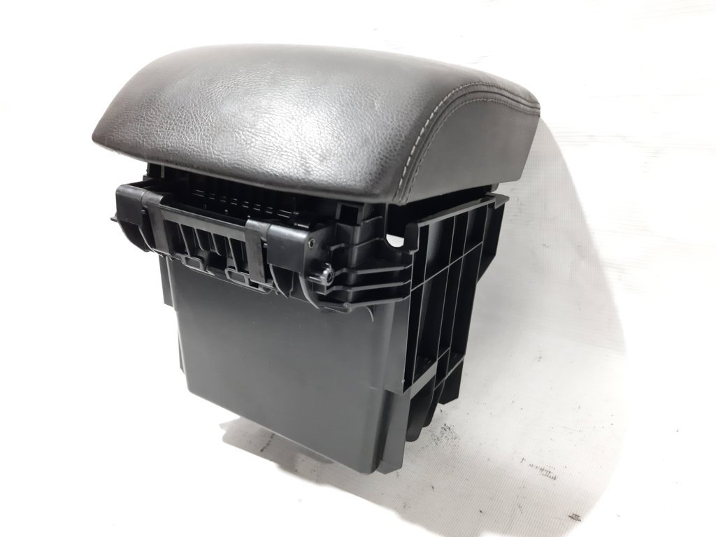 3 Підлокітник Mazda 3 2013-2018 BABF64420A02 Mazda 3 5