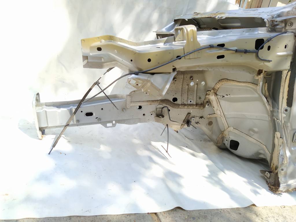 Dart Чверть передня ліва зі склянкою Dodge Dart 2013-2019 68105063AB Dodge Dart 22