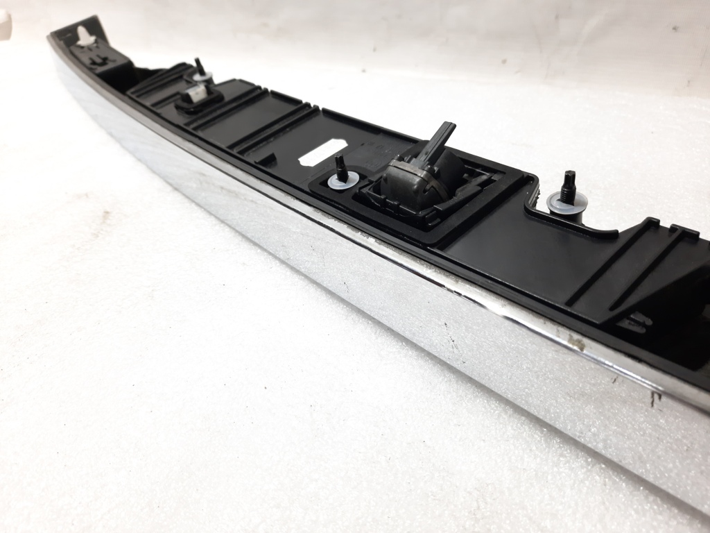 7 series Накладка крышки багажника BMW 7 2012 51137200035 BMW 7 8 7 series Накладка крышки багажника BMW 7 2012 51137200035 BMW 7 8