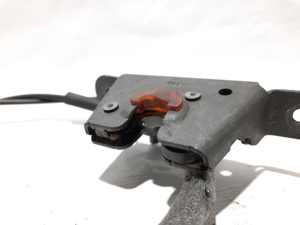 Passat s Замок відкидання спинки заднього ряду сидінь правий Volkswagen Passat S 2012-2019 561885682D Volkswagen Passat S 16