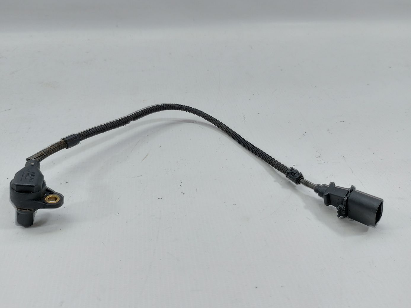 Passat. Датчик коленвала Volkswagen Passat 2012-2018 03H906433 Volkswagen Passat