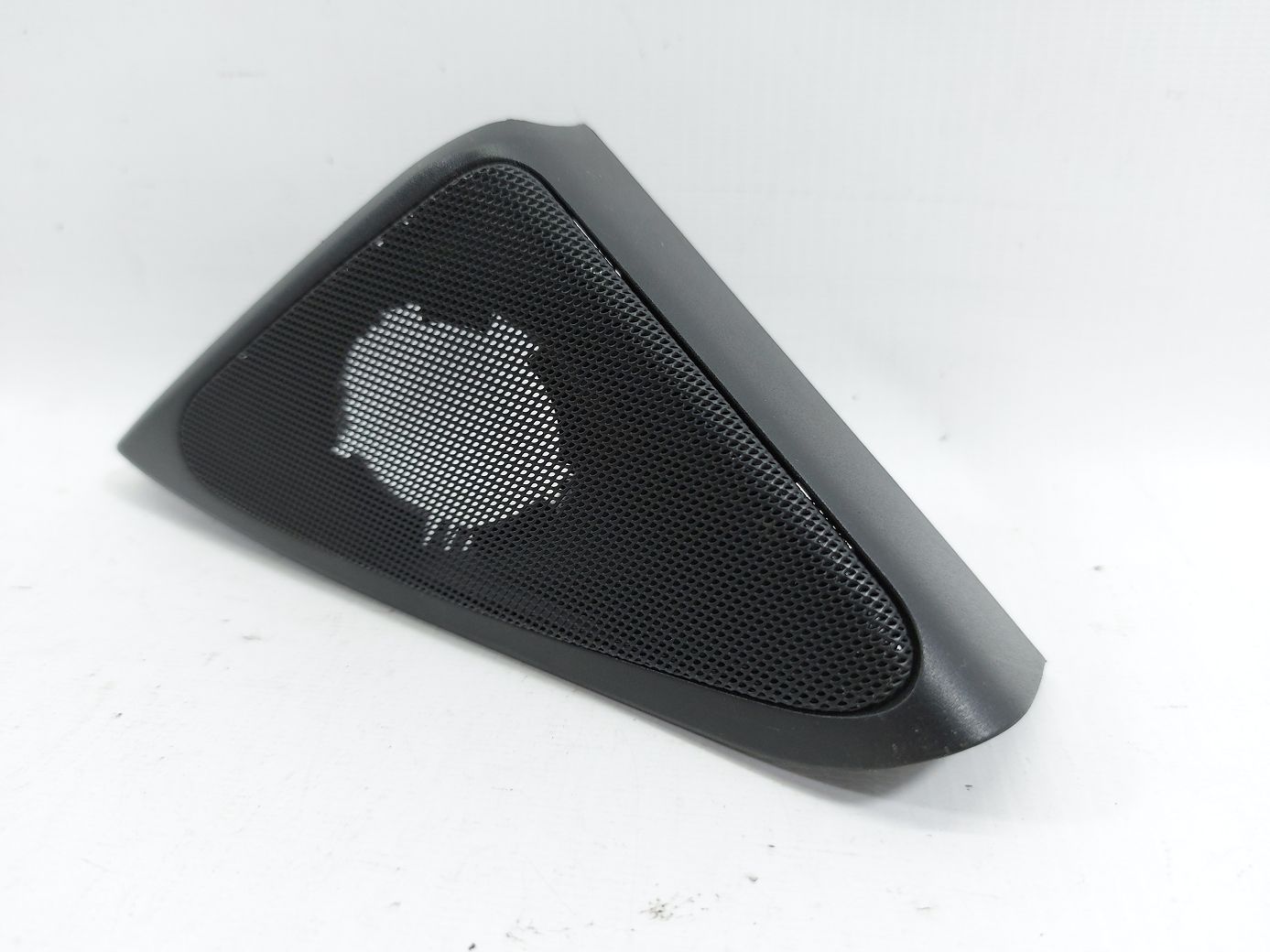 7 series. Кутник внутрішній під динамік двері передньої лівої BMW 7 2009-2015 51337226611 BMW 7