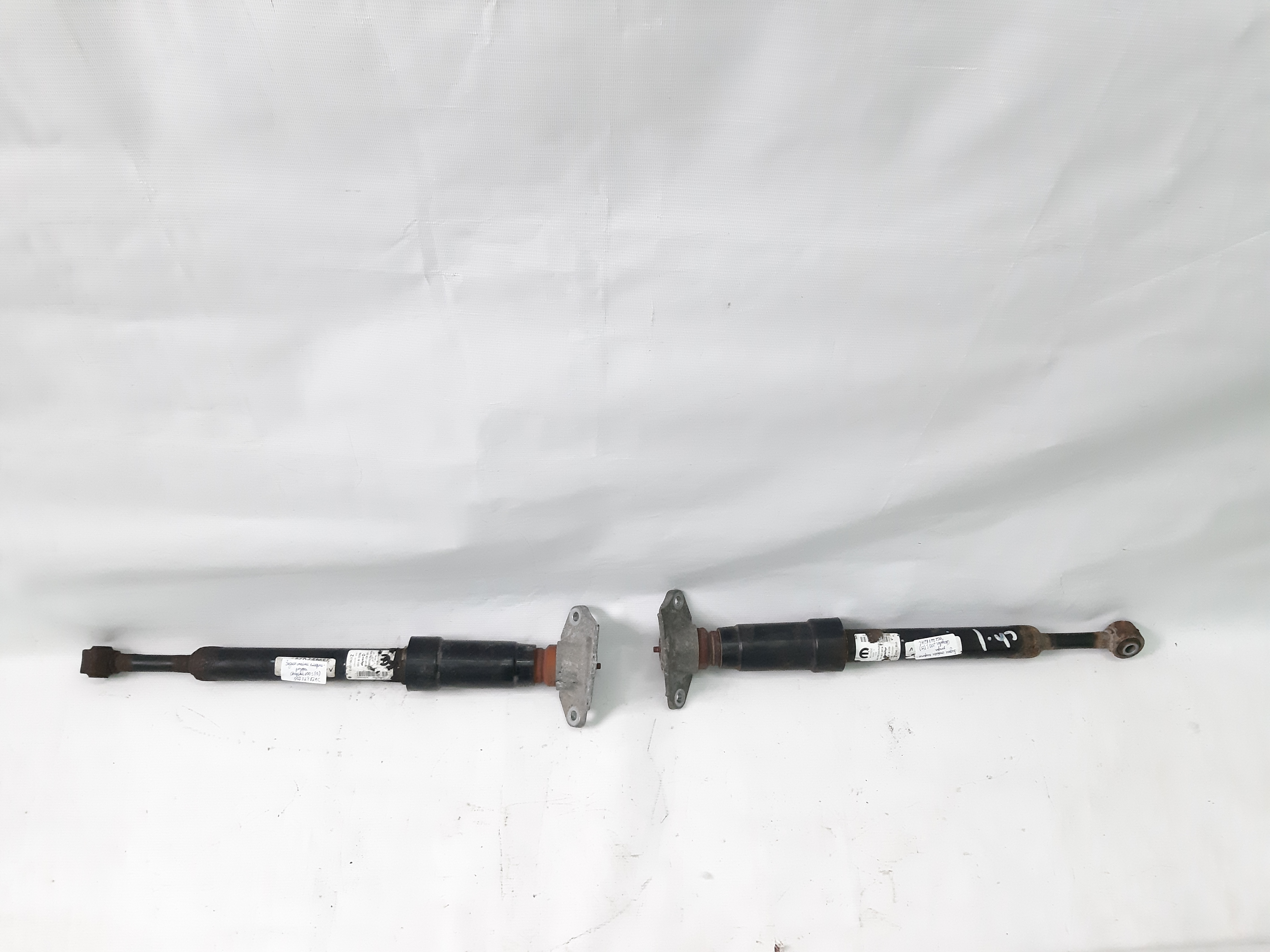 200s. Стійка амортизатора задня ліва \ права Chrysler 200 S 2015-2017 05272782AC Chrysler 200 S