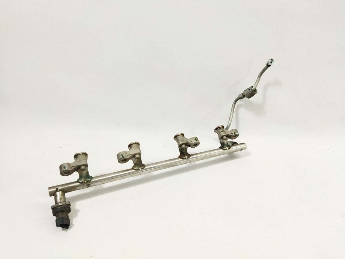 3 Топливная рейка Mazda 3 2014-2018 PE0113150 Mazda 3 3