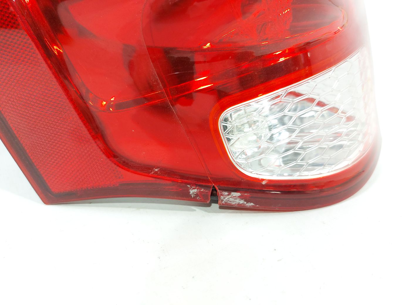 Товары с дефектами Фонарь задний левый (трещина DEPO) Dodge Grand Caravan 2011-2020 5182533AF Dodge Grand Caravan 4