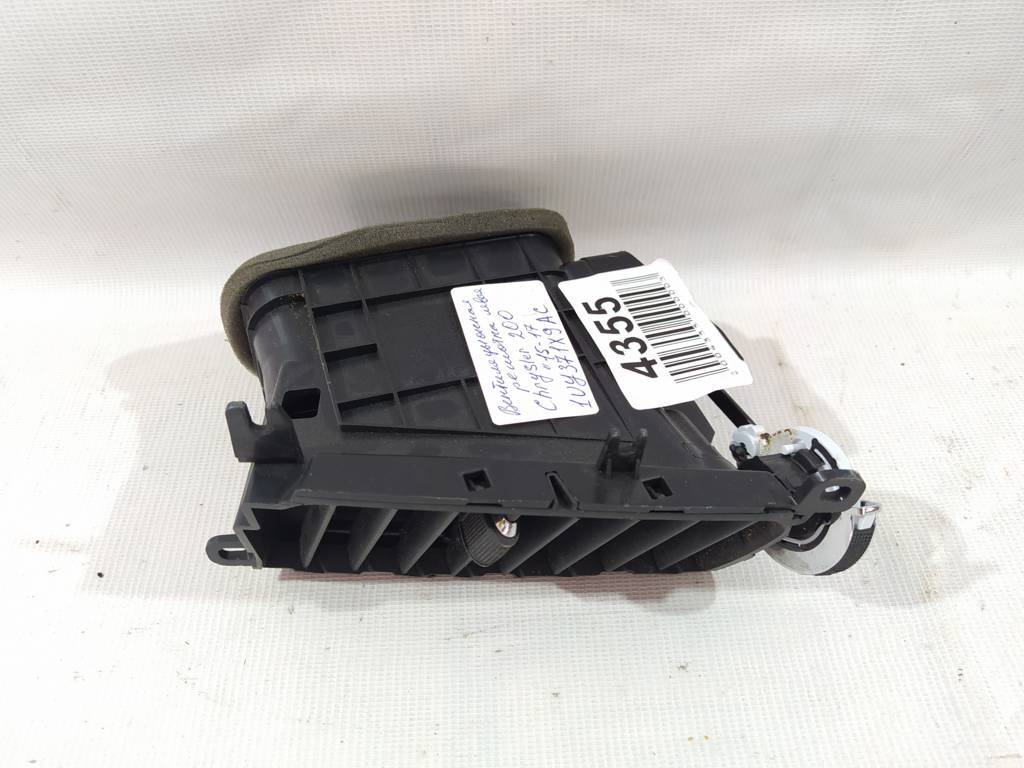 200 Вентиляційні грати ліві Chrysler 200 2015-2017 1U4371X9AC Chrysler 200 2