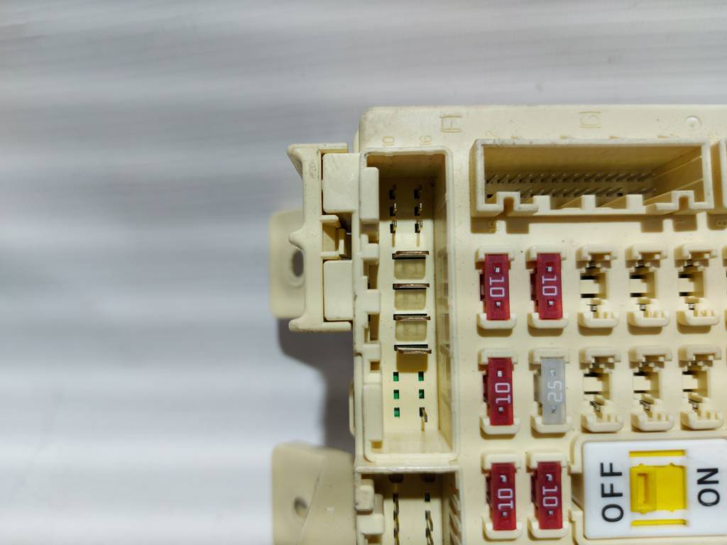 Veloster Блок запобіжників салону Hyundai Veloster 2012 95400-2V070 Hyundai Veloster 5 Veloster Блок запобіжників салону Hyundai Veloster 2012 95400-2V070 Hyundai Veloster 5